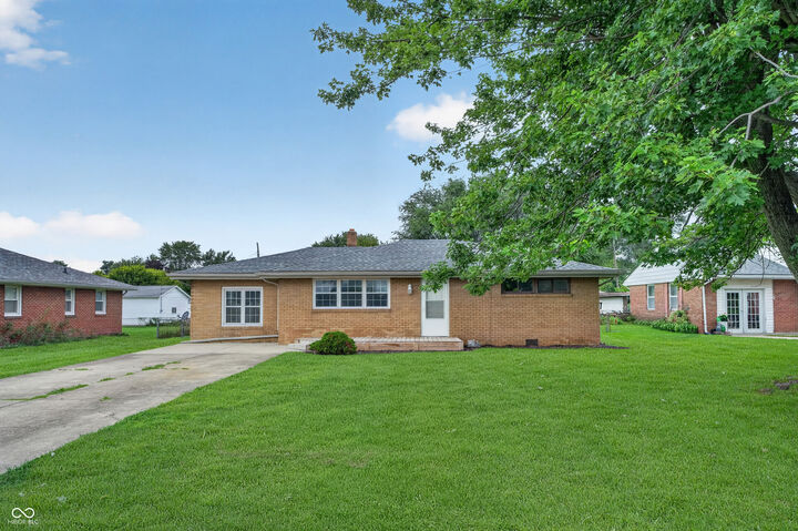 Property Photo:  726 E School Street  IN 46012 