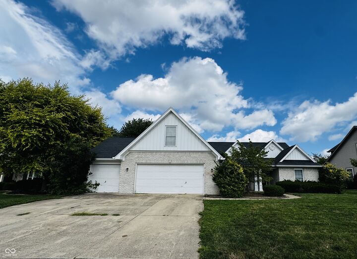 Property Photo: 1071 Bennington Court IN 46143