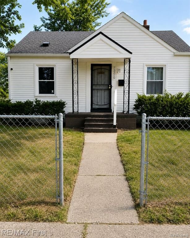 Property Photo:  15310 Novara Street  MI 48205 2530 