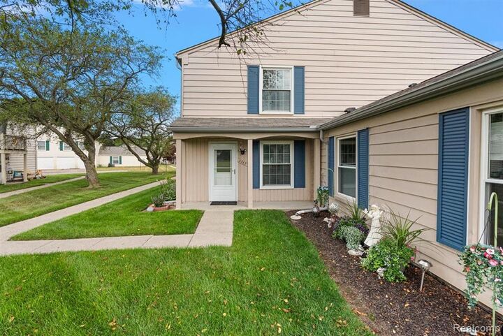 Property Photo: 2763 Fox Hollow Court MI 48360 1717