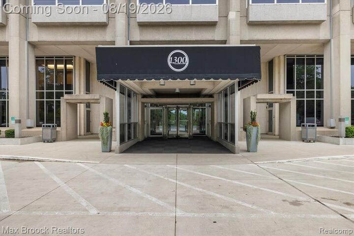 Property Photo:  1300 E Lafayette Street 1509  MI 48207 2905 