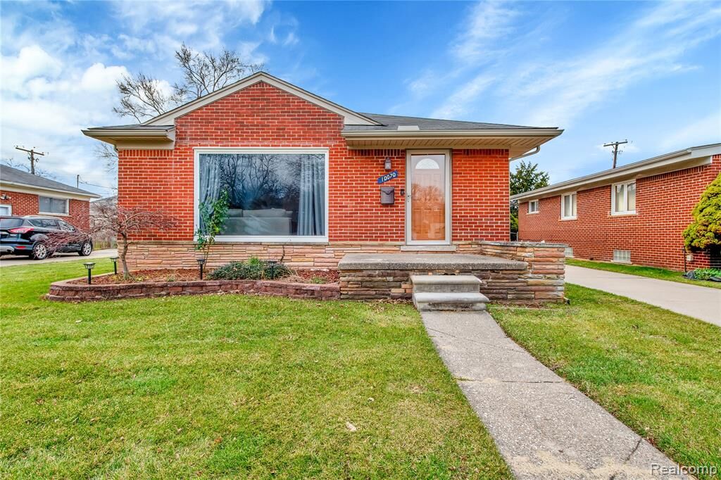 Property Photo:  10070 Buckingham Avenue  MI 48101 1208 