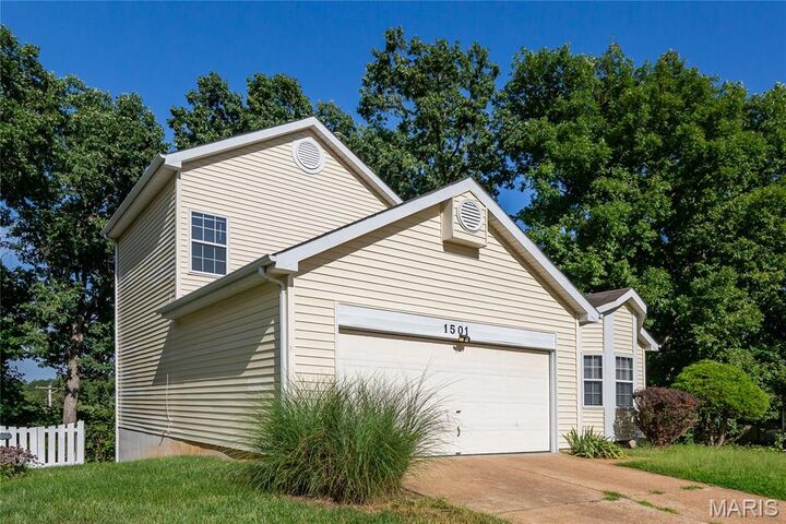 Property Photo:  1501 Strawberry Glen Court  MO 63021 