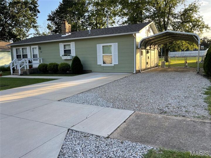 Property Photo: 714 S Bond Street MO 65453