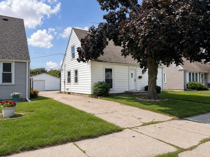 Property Photo:  2205 Hayes Ave  WI 53405 