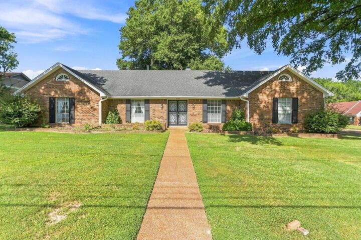 Property Photo: 3253 Sycamore View Rd TN 38134