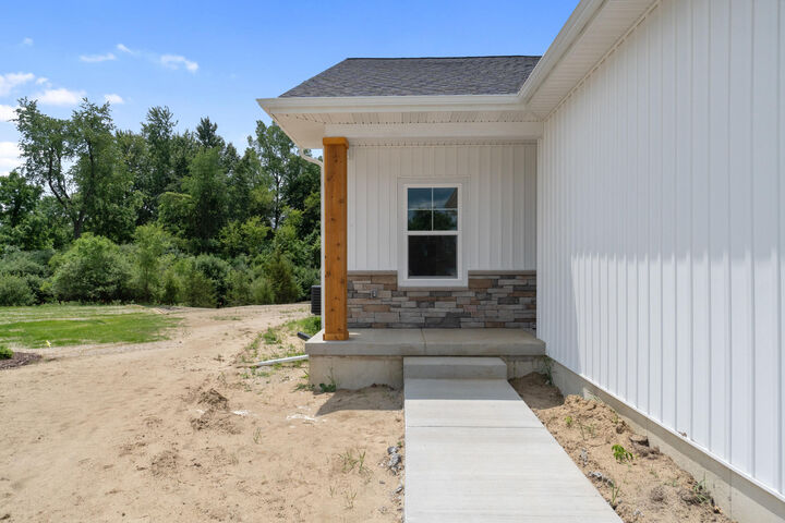 Property Photo:  814 Joyce Lane  MI 48879 