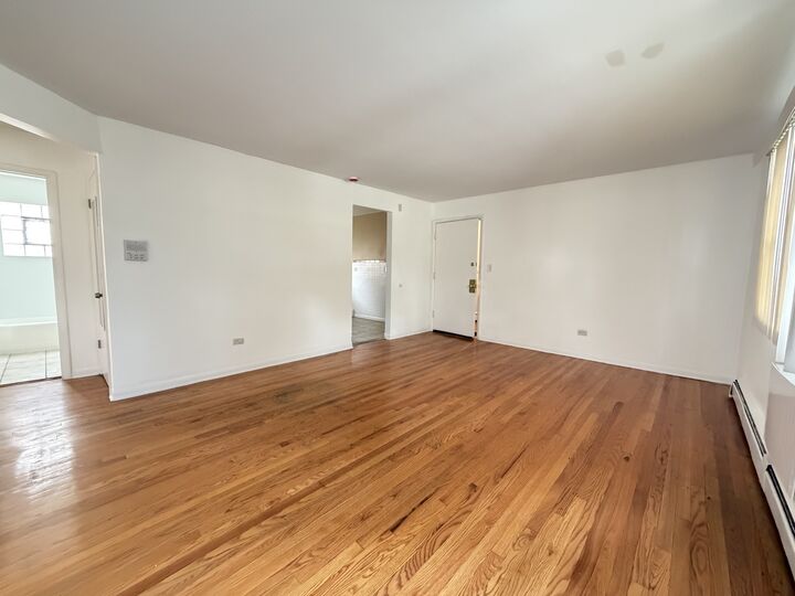 Property Photo: 700 N Parkside Avenue 2S IL 60644