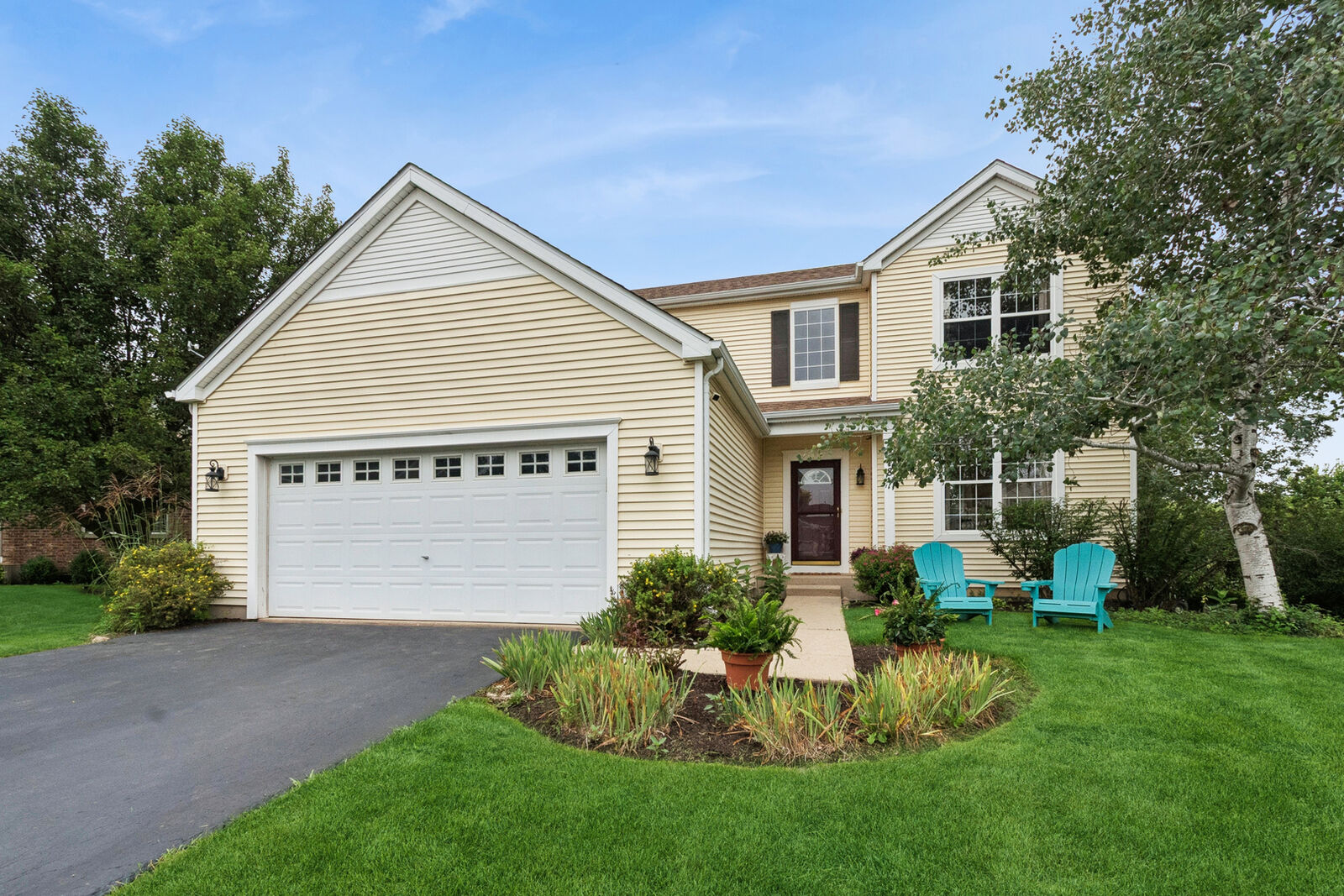 Property Photo: 2318 W Cascade Circle IL 60073