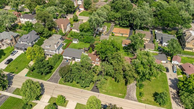 Property Photo: 725 N County Line Road IL 60521