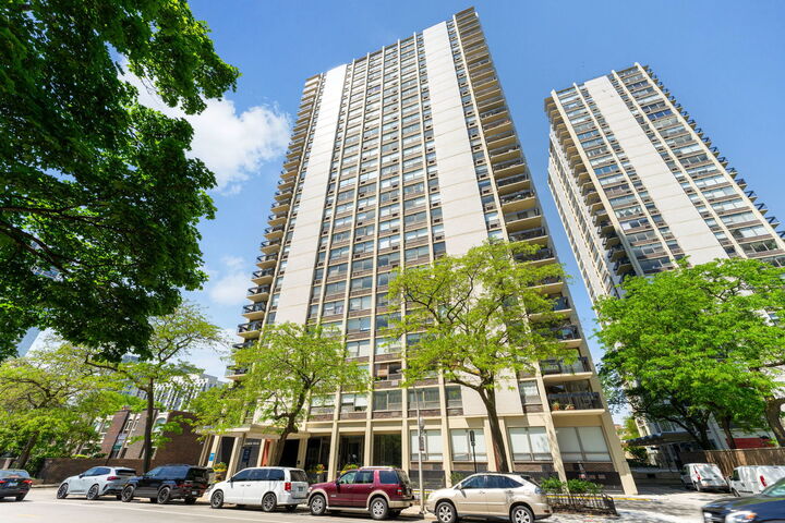 Property Photo: 1355 N Sandburg Terrace 1601D IL 60610