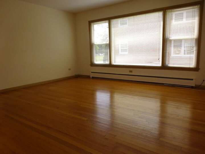 Property Photo: 6636 N Harlem Avenue 1E IL 60631