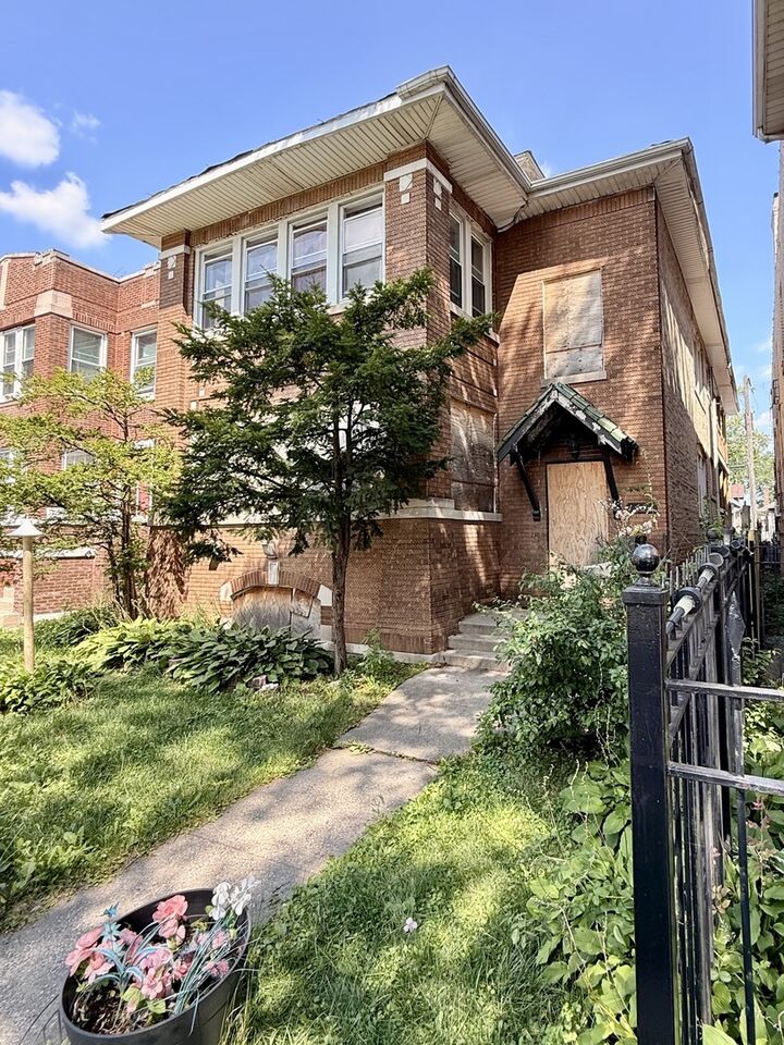 Property Photo:  1431 N Austin Boulevard  IL 60651 