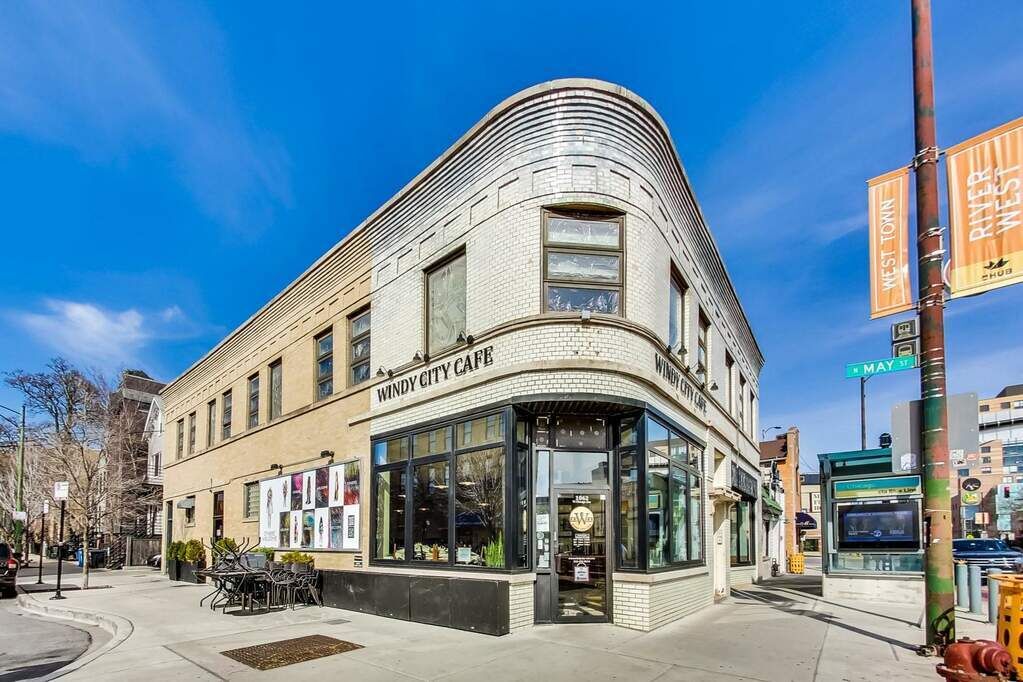 Property Photo:  1062 W Chicago Avenue 2E  IL 60642 