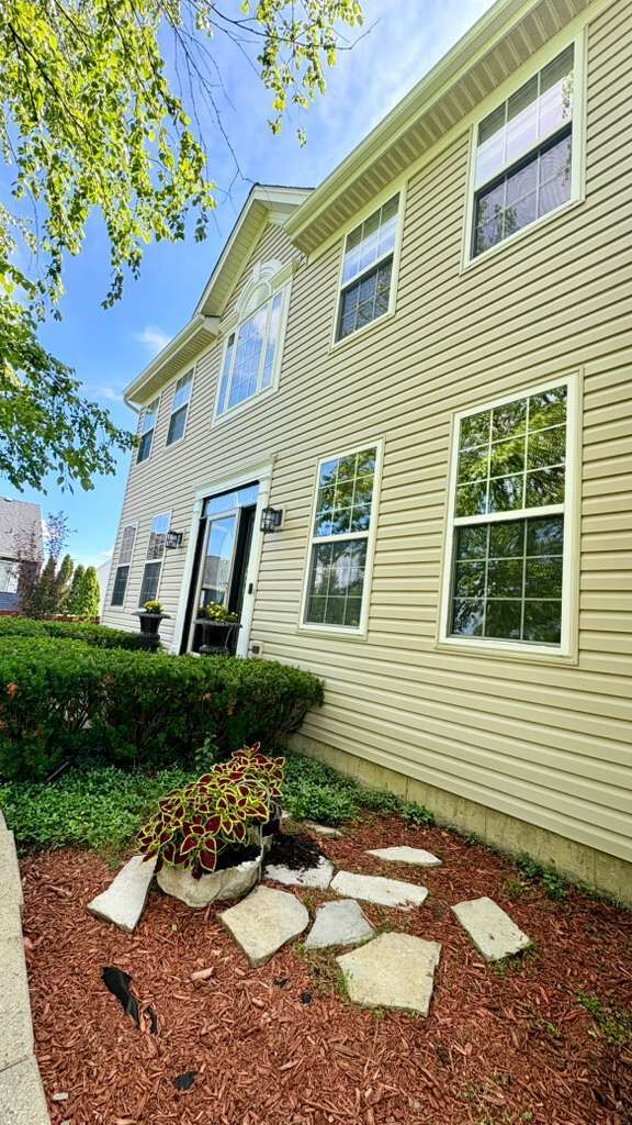 Property Photo:  416 Ptarmigan Place  IL 60046 