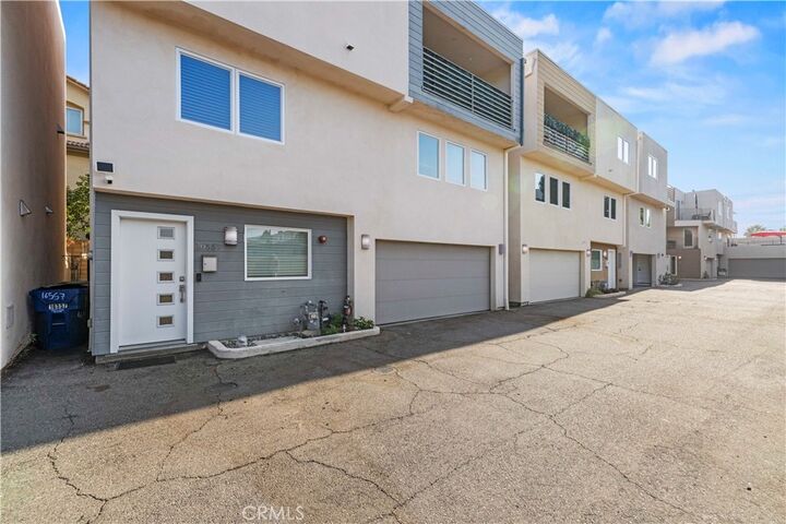 Property Photo: 16557 Vine Terrace CA 91406