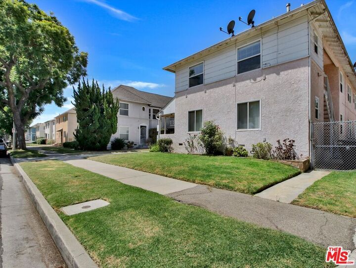 Property Photo: 3663 S Victoria Avenue CA 90016