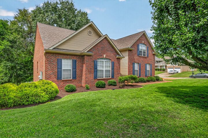Property Photo:  104 E Ridgeview Trce  TN 37075 