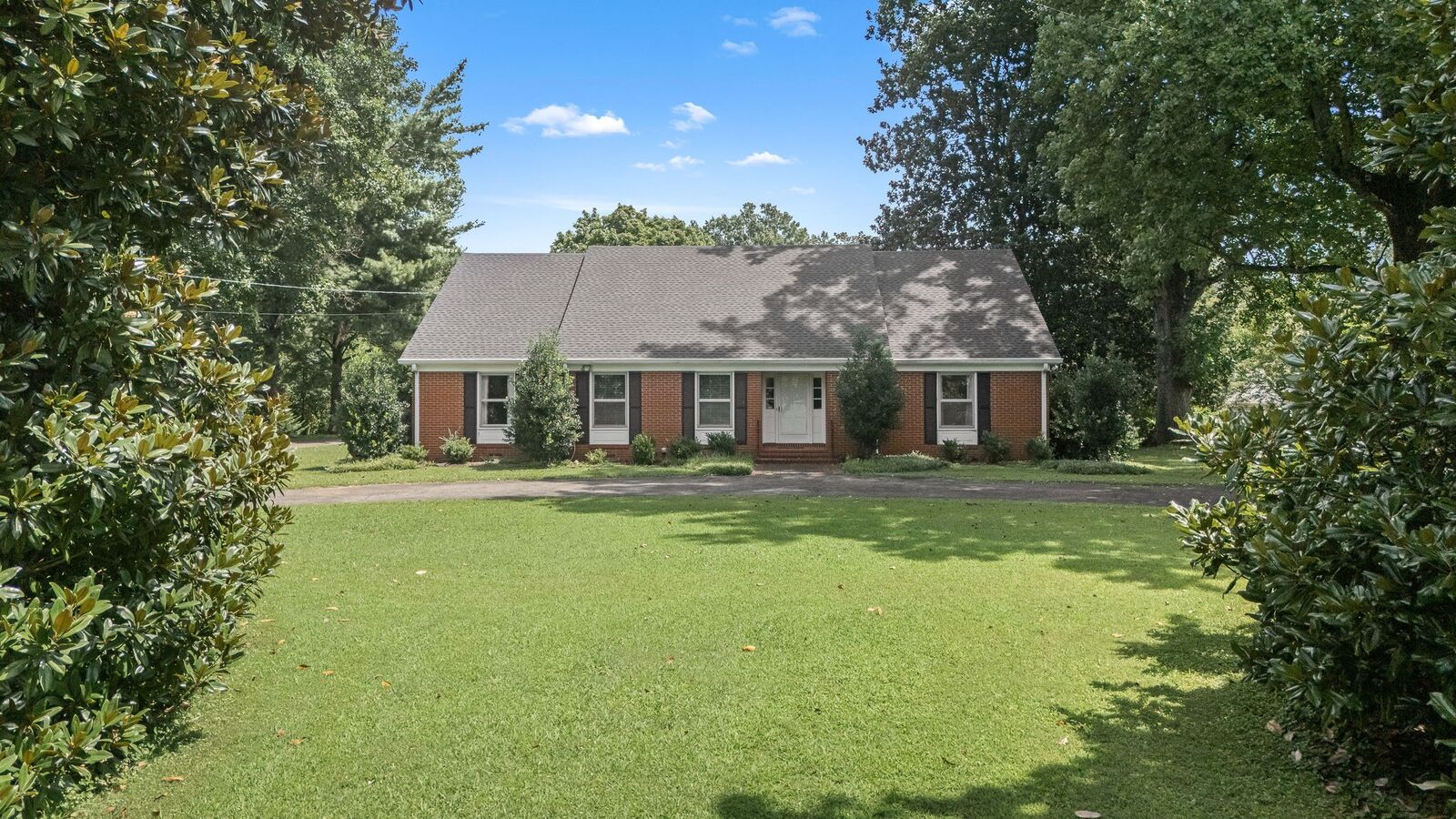 Property Photo: 327 Minerva Dr TN 37130