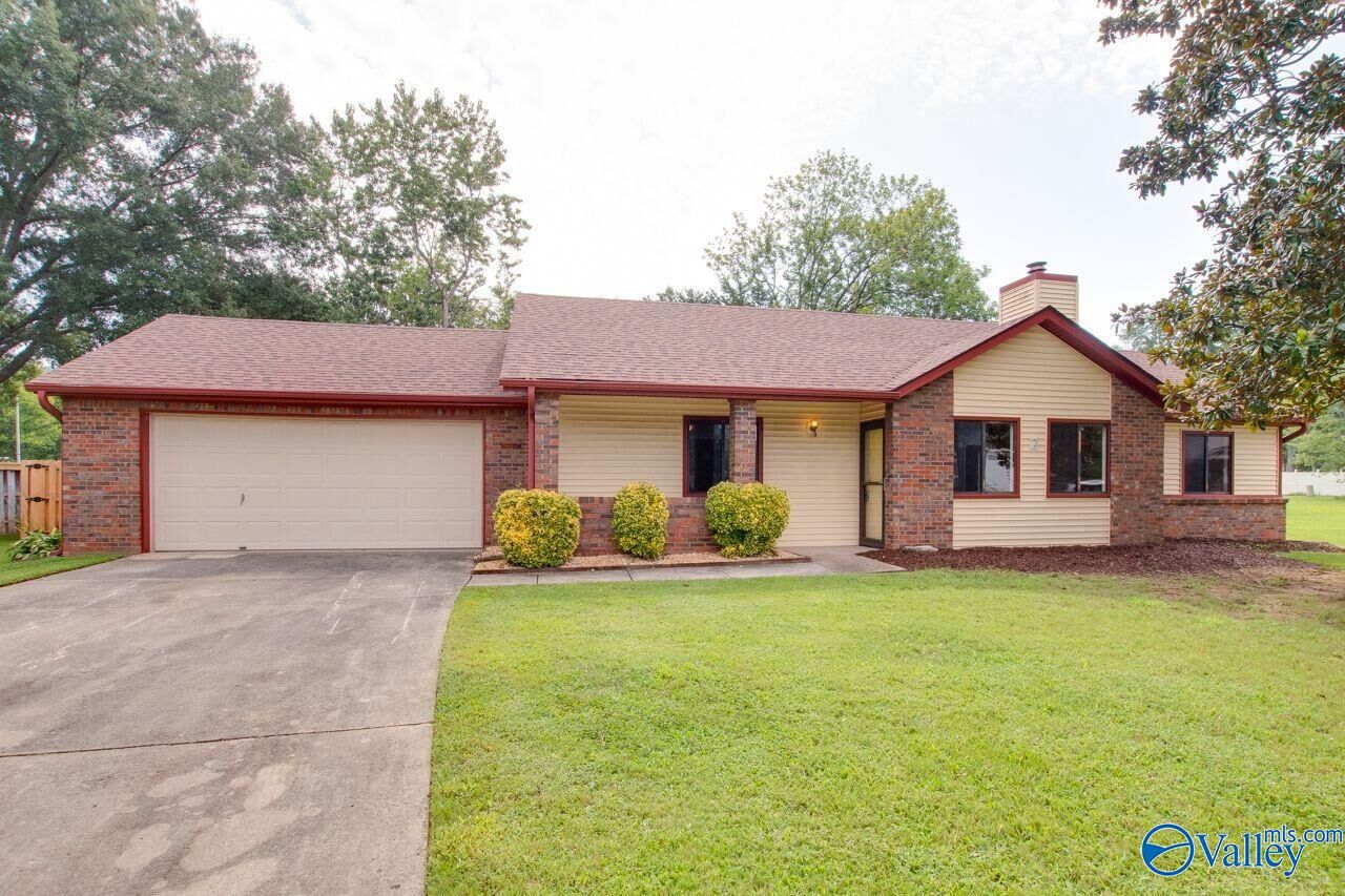 Property Photo: 2010 Rangewood Circle AL 35803
