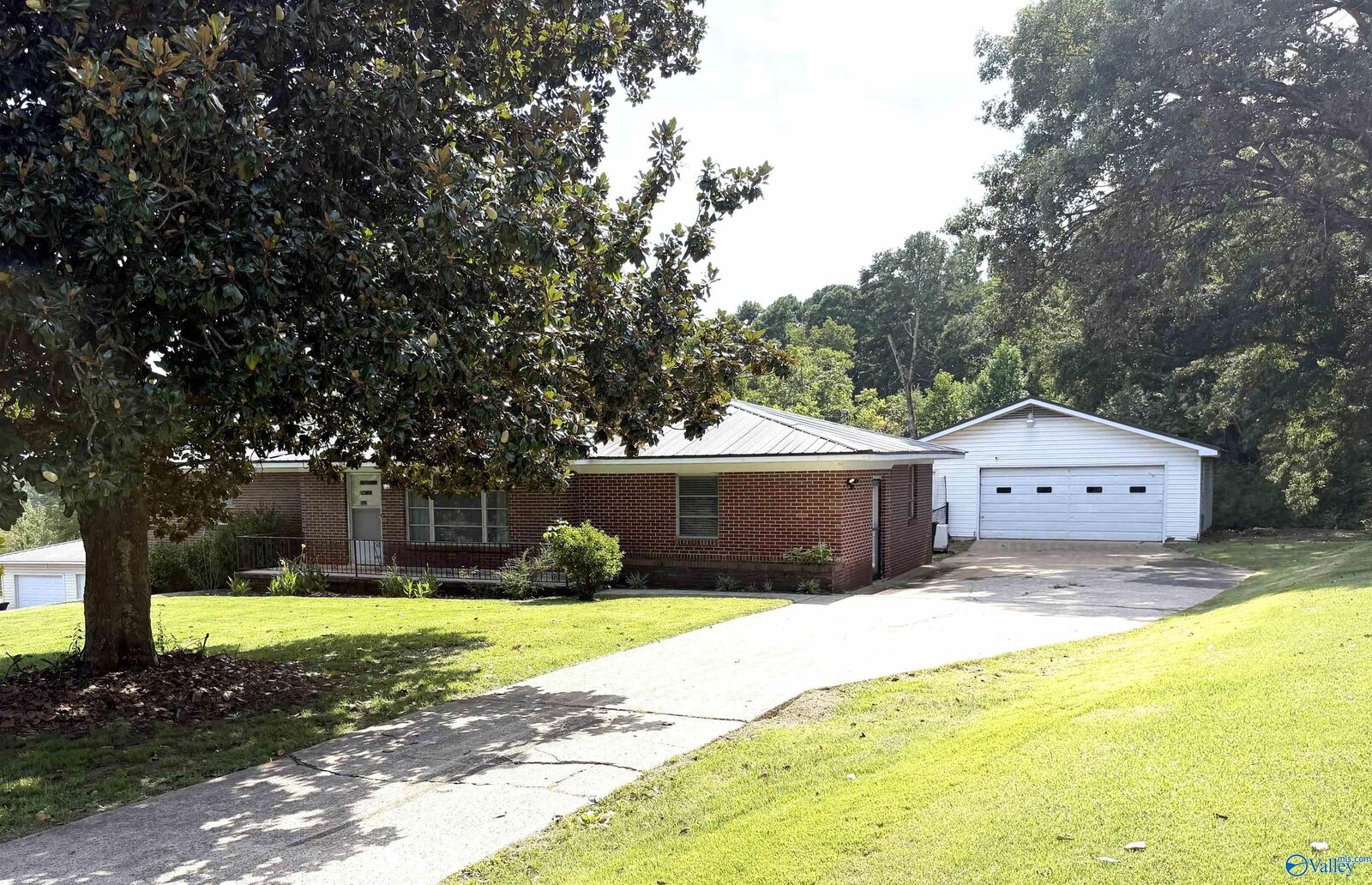 Property Photo: 104 Harwood Drive AL 35901