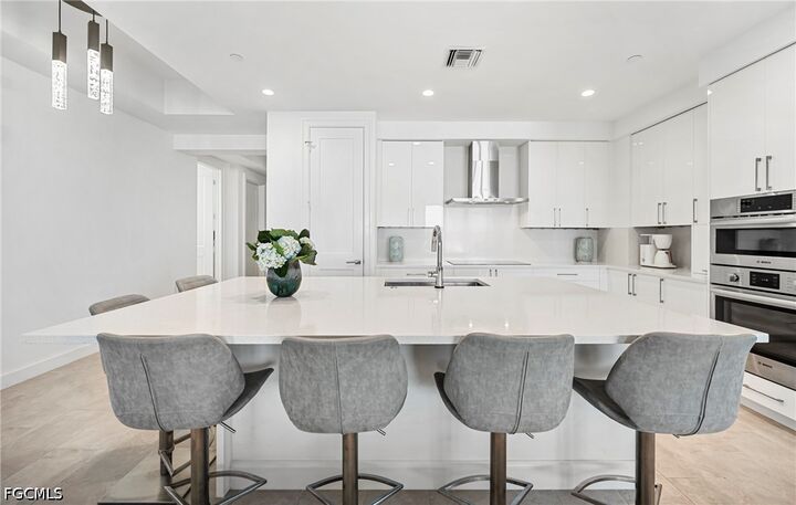 Property Photo: 1115 Central Avenue 557 FL 34102