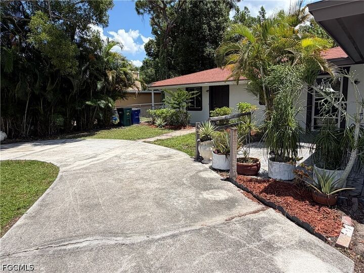 Property Photo: 5829 Casablanca Court FL 33919