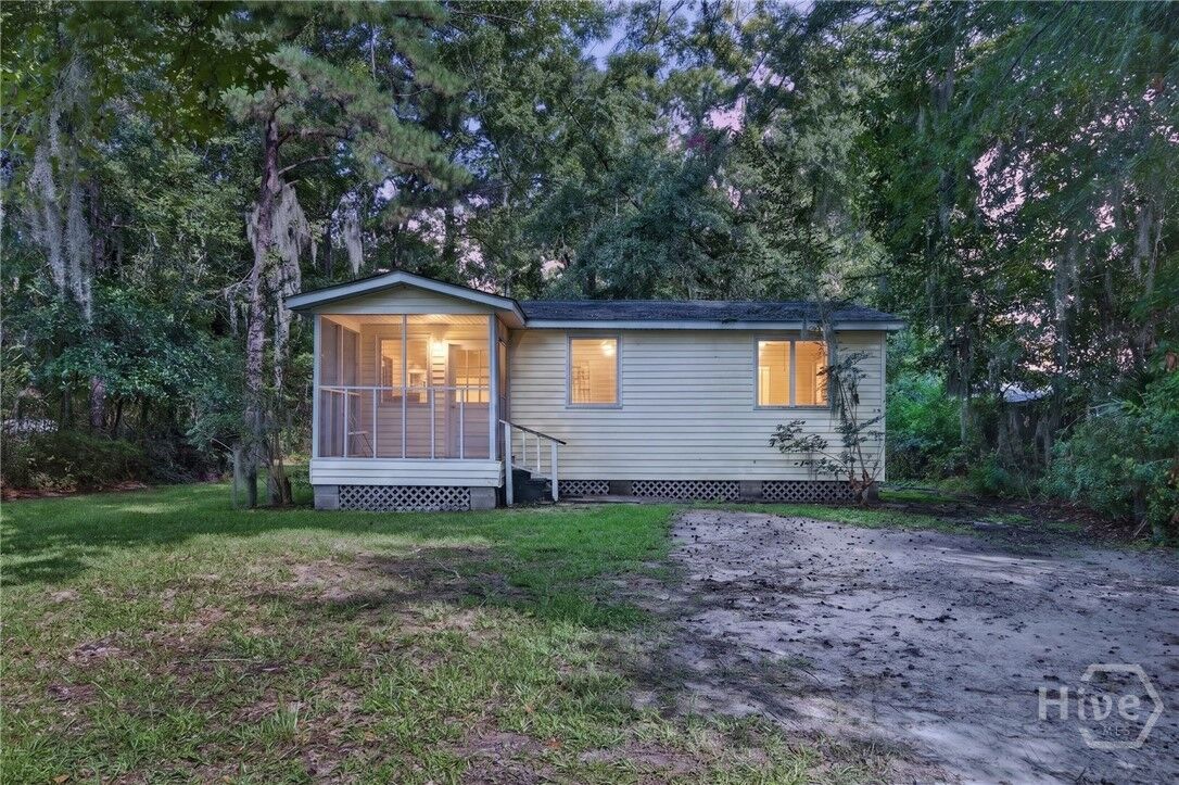 Property Photo:  2422 Norwood Avenue  GA 31406 