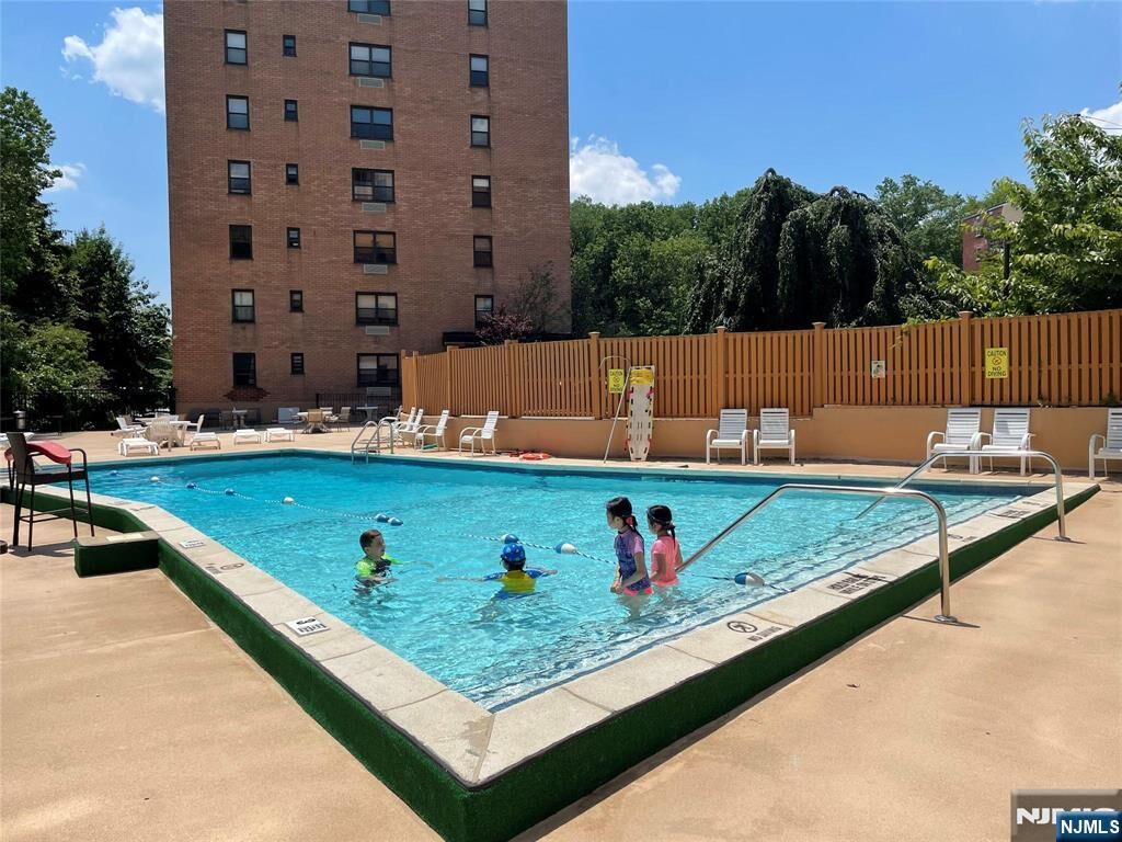 Property Photo:  2348 Linwood Avenue 7L  NJ 07024 