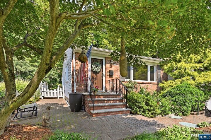 Property Photo:  31 Truman Boulevard  NJ 07436 