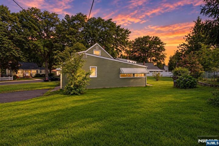 Property Photo:  674 Briarcliff Avenue  NJ 07607 