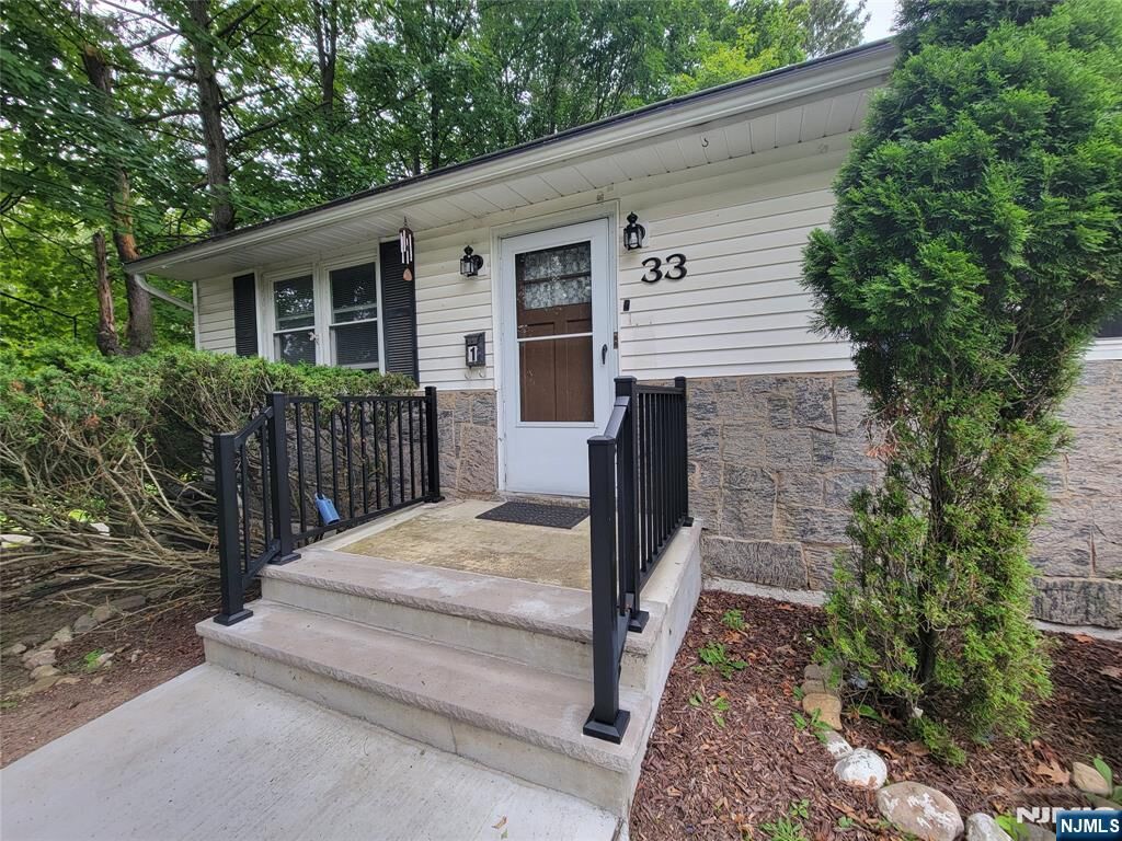 Property Photo: 33 N Maple Avenue Apt 1 Left NJ 07656