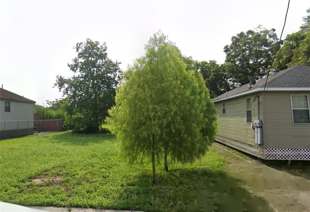 Property Photo:  2313 Lamanche Street  LA 70117 