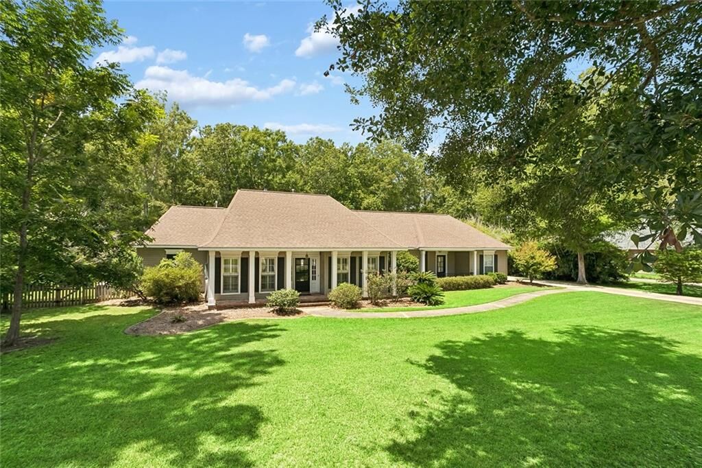 Property Photo: 126 Tchefuncte Parc Drive LA 70447