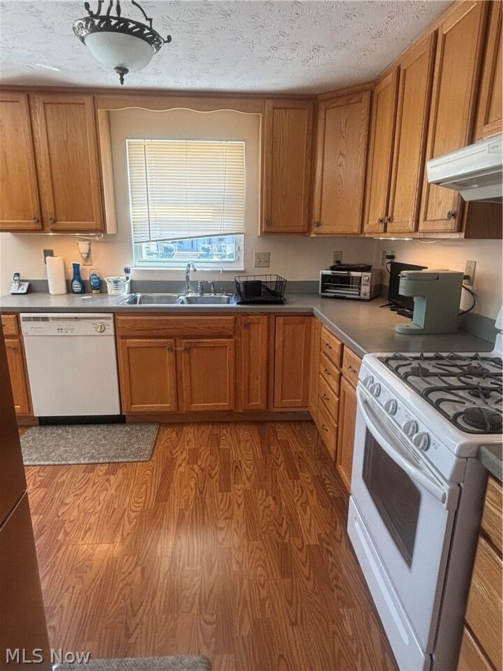 Property Photo:  1302 Huntington Court  OH 44512 