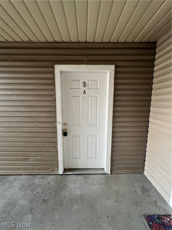 Property Photo: 320 Village Pointe Drive 1 OH 44313