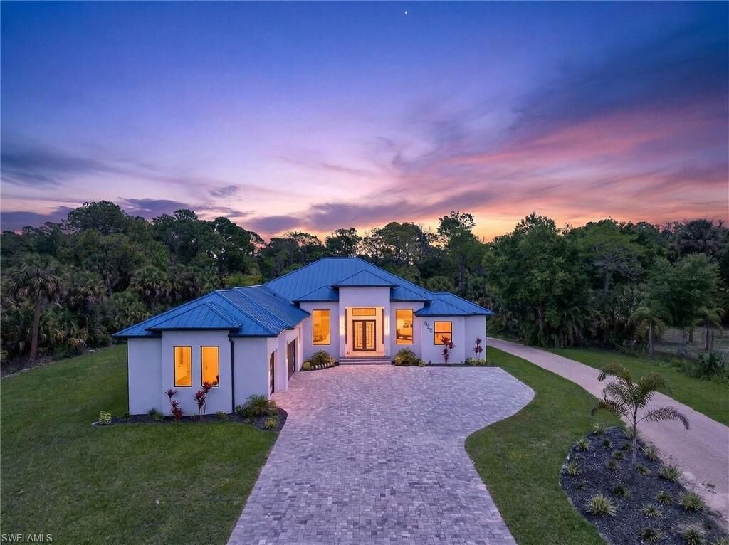 Property Photo:  522 17th St SW  FL 34117 