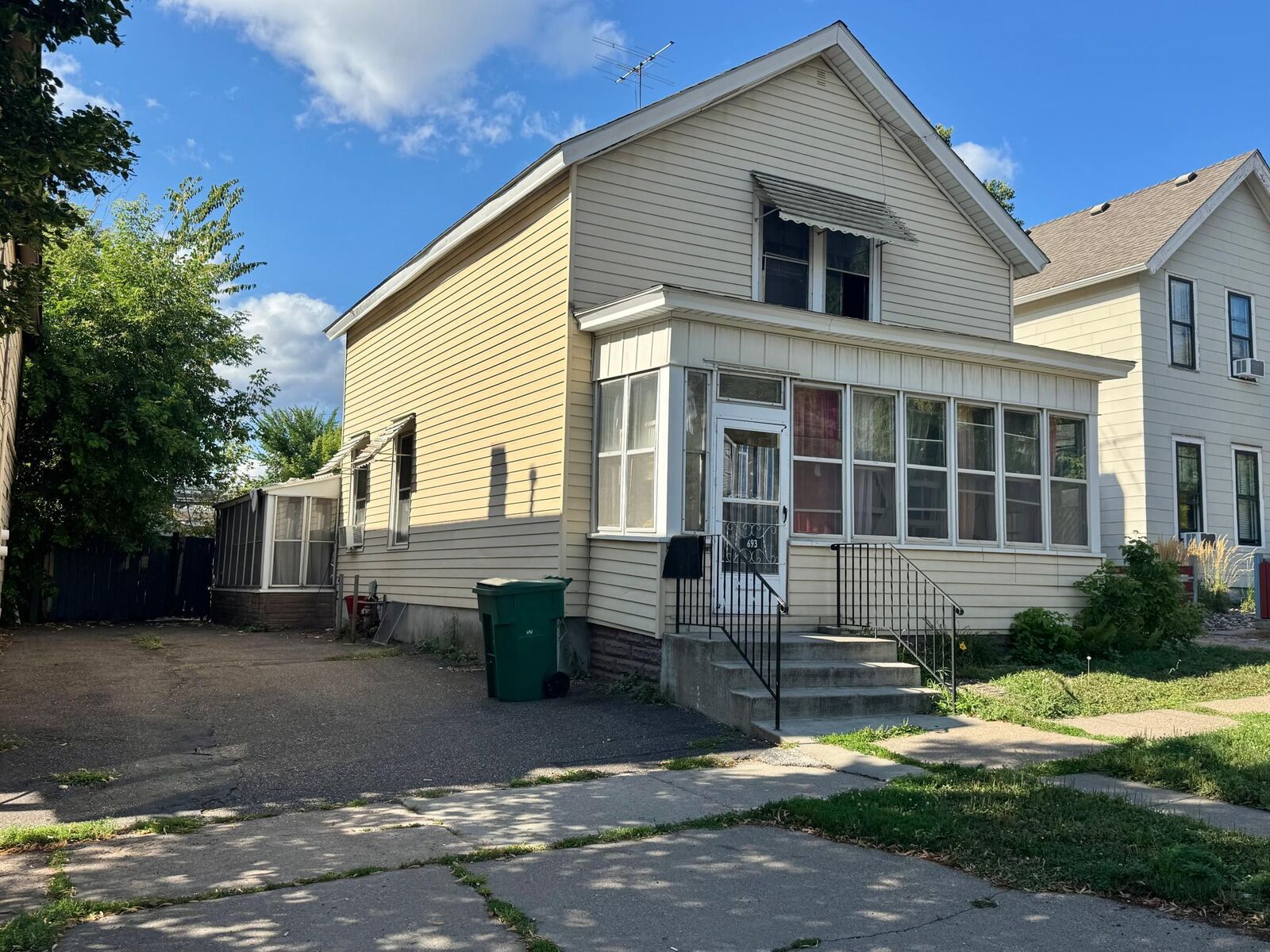 Property Photo:  693 5th Street E  MN 55106 