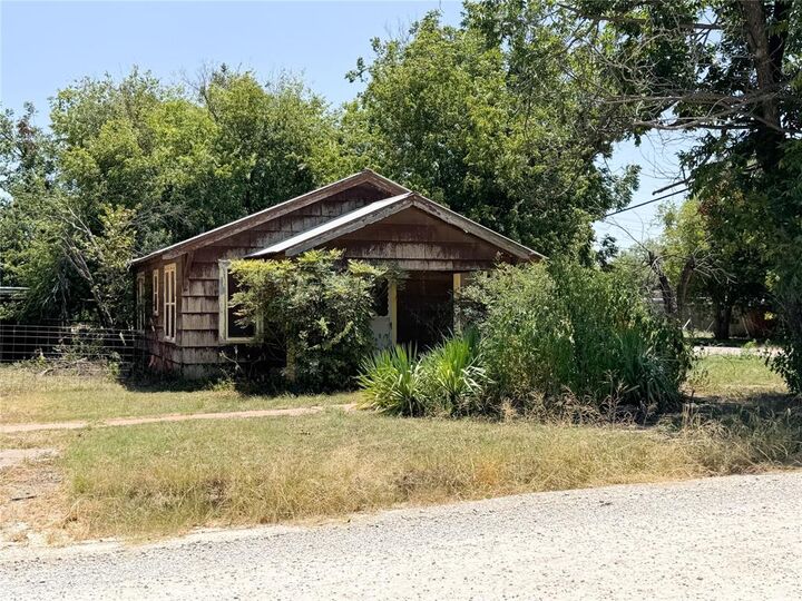 Property Photo:  409 W 13th Street  TX 76437 