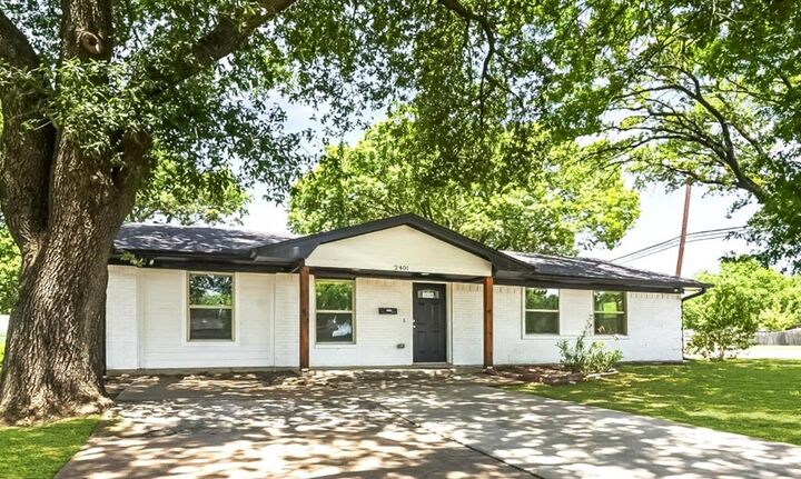 Property Photo: 2401 Sybil Drive TX 75149