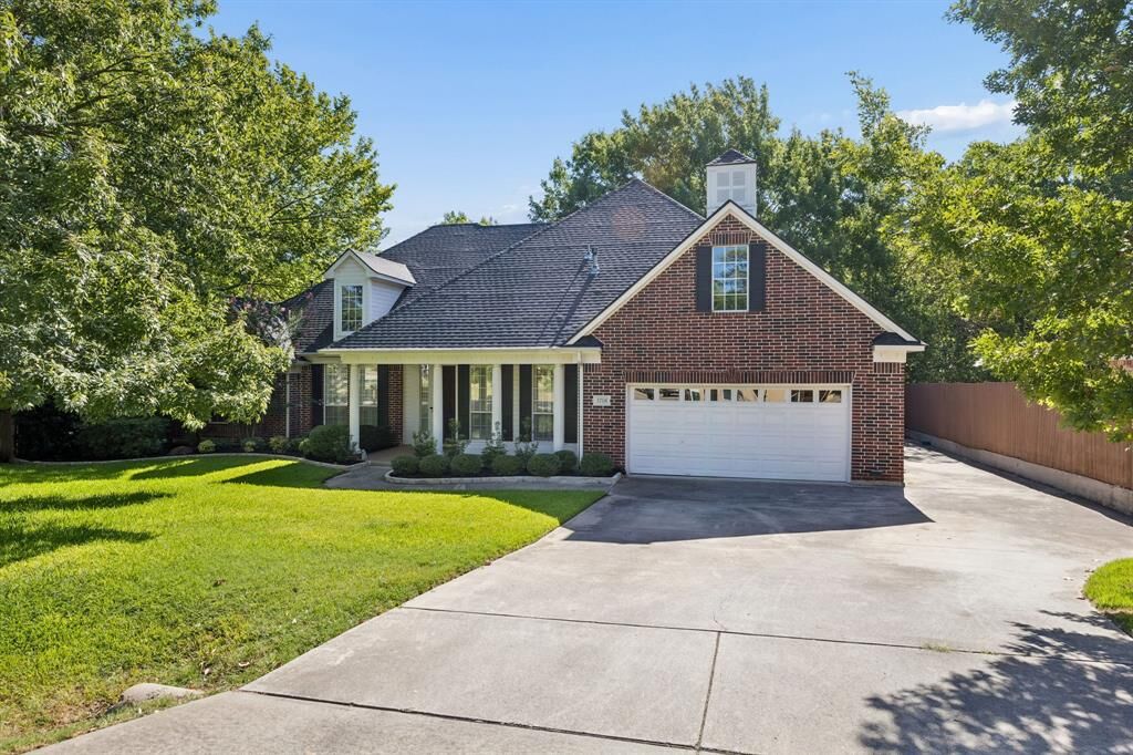 Property Photo: 3718 Lakeview Drive TX 76051