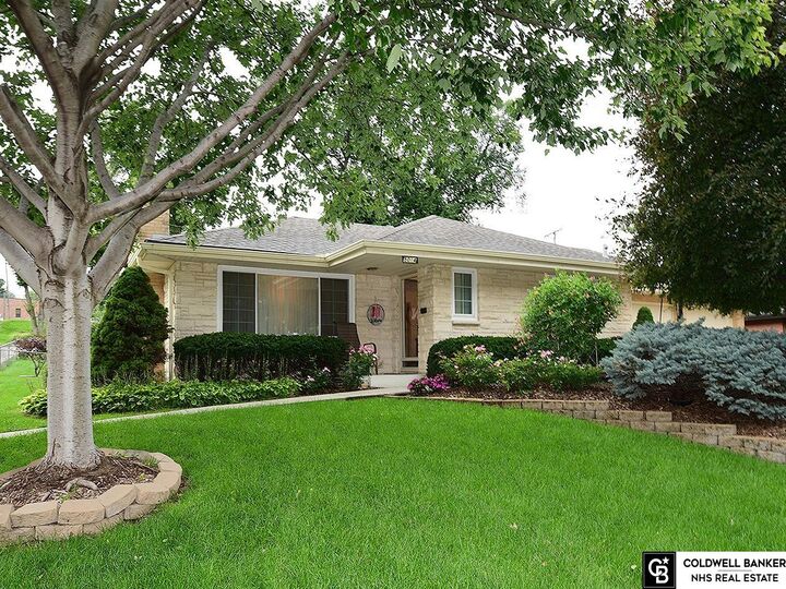 Property Photo:  5014 S 77th Avenue  NE 68127 