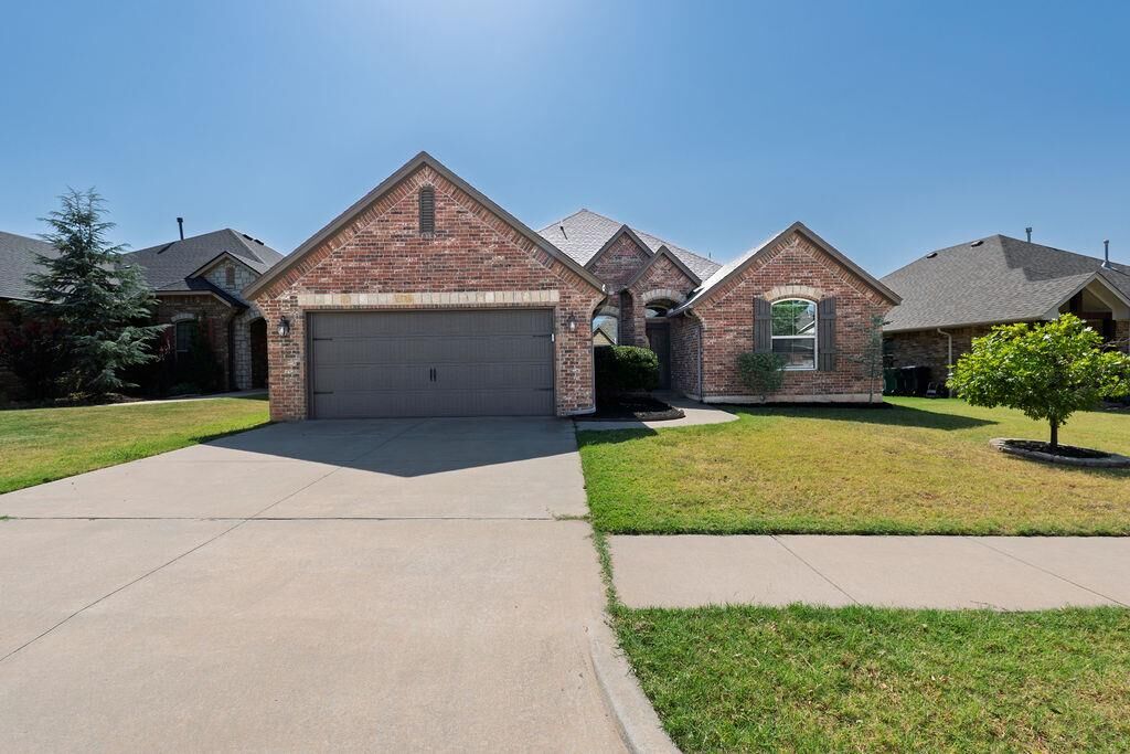 Property Photo: 19033 Meadows Crossing Drive OK 73012
