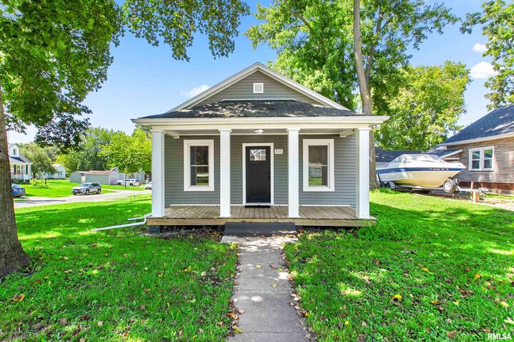 Property Photo: 333 S Elm Street IL 62656