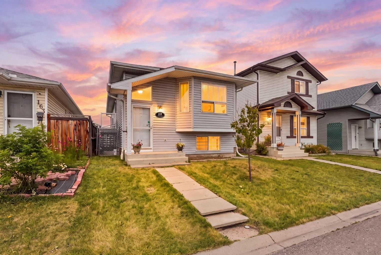 Property Photo:  159 Applebrook Circle SE  AB T2A 7T3 