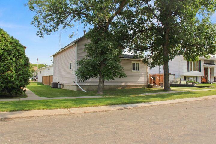 5129 51 Street — photo 1
