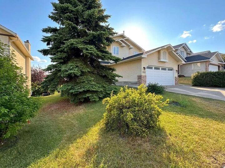 Property Photo: 153 Hawkdale Circle NW AB T3G 2W9