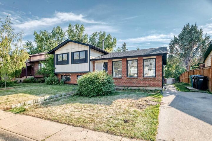 Property Photo: 179 Deer Ridge Way SE AB T2J 5Y8