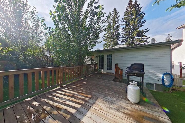 Property Photo: 5115 48 Avenue AB T4S 1G6