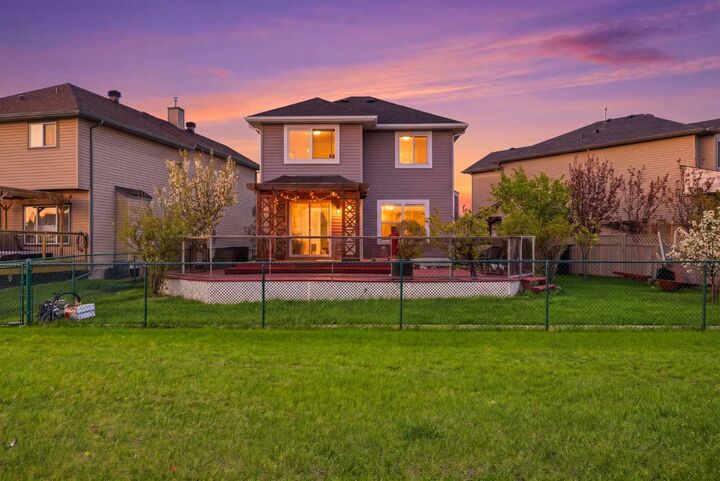 Property Photo: 86 Saddlecrest Close NE AB T3J 5B6